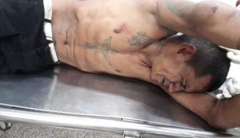 Homem é espancado por populares após fingir estar armado para roubar moto em Manaus