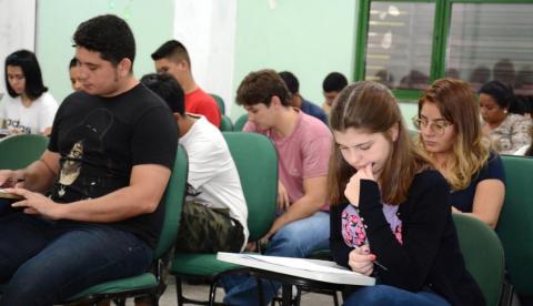 Determinados: candidatos realizam as provas do segundo dia do Vestibular da UEA