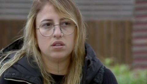 Carro de som passa próximo à sede da ‘A Fazenda' e manda recado: “Bifão é falsa"