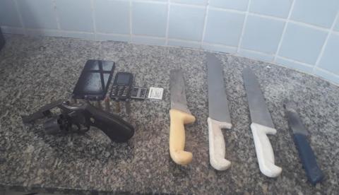 Adolescente de 15 escapa de ser morto em tribunal do crime ao ser resgatado pela polícia