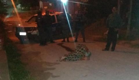 Homem tenta correr mas é morto a tiros em rua de Manaus