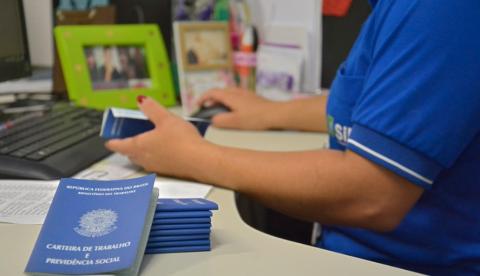De recepcionista a vendedor, Sine oferta 49 vagas de emprego nesta quinta em Manaus