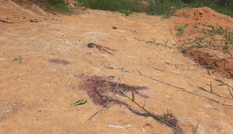 Com vários 'buracos' pelo corpo, jovem é achado morto em barranco de invasão em Manaus