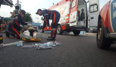 Em Manaus, homem tem as duas pernas quebradas ao ser atropelado na frente do T5