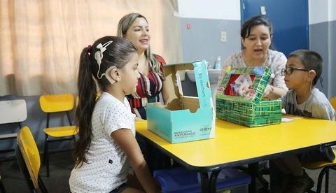 Profissional da Semed vai participar de programa de reabilitação auditiva