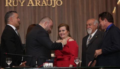 Presidente do TCE recebe Medalha Ruy Araújo da Aleam