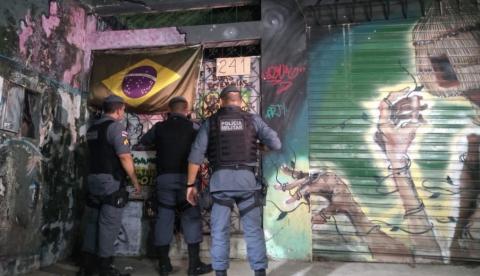 Homem escapa da morte após ser baleado por grupo em carro em Manaus