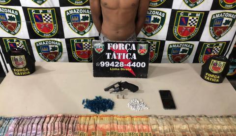 Em Manaus, homem fica nervoso ao avistar viatura e é preso pela PM com arma e droga
