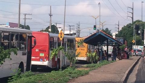 Licitação para recuperar e manter paradas de ônibus em Manaus é suspensa