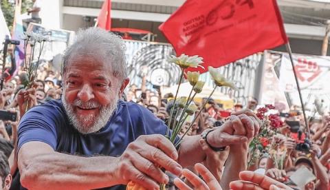 Juiz manda soltar Lula após decisão do STF