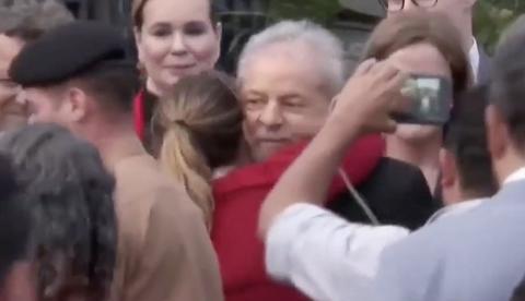Lula deixa prisão em Curitiba 
