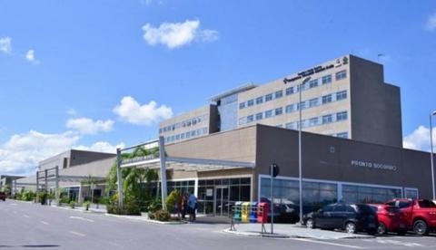 Dois amigos morrem e um fica ferido após serem baleados próximo de bar em Manaus 