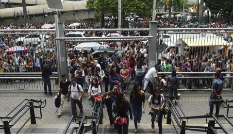 Provas do Enem neste domingo ocorrem em quatro fusos horários diferentes