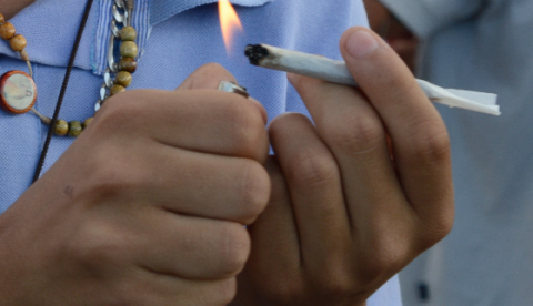 Projeto prevê que usuário de drogas deverá ressarcir prejuízos a terceiros e SUS