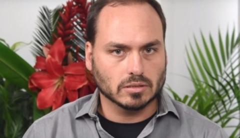 Carlos Bolsonaro some das redes sociais