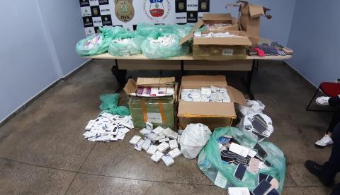 Após denúncia da Apple, 3 mil produtos falsificados são apreendidos em lojas de Manaus