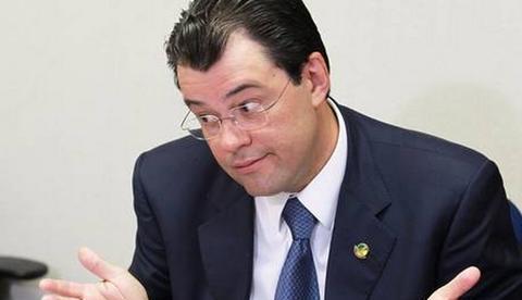 Eduardo Braga diz que desempregado vai bancar emprego para jovens