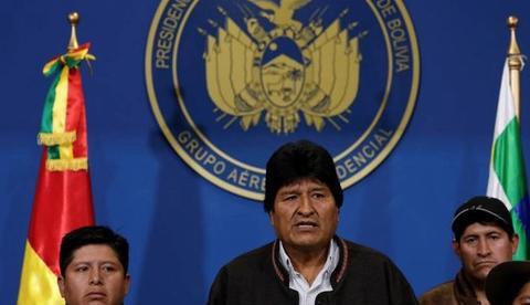 Em novo dia de protestos, Evo diz que pode voltar à Bolívia para 'pacificar' o país