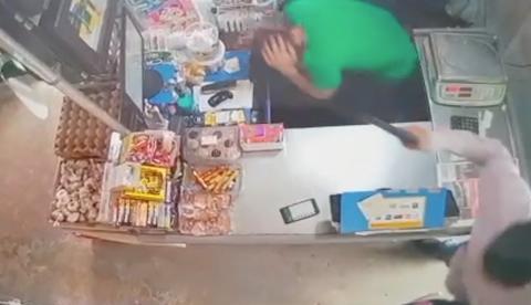Vídeo: Assaltantes tocam terror e fazem a limpa em mercadinho de Manaus