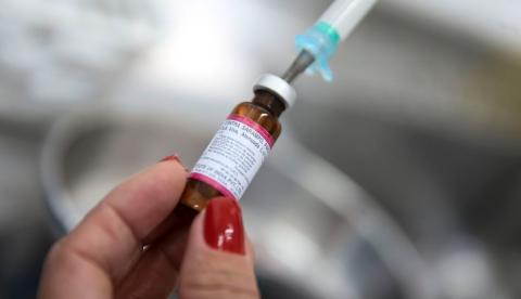 Sete em cada dez brasileiros acreditam em fake news sobre vacinas