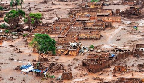 Samarco pede fim do cadastramento de vítimas da tragédia de Mariana