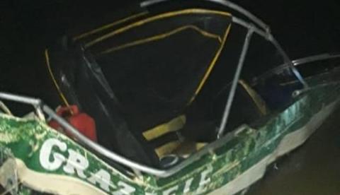 Jogador de futebol desaparece em rio após colisão entre lancha e balsa no Amazonas