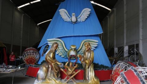 Árvore de Natal da Praça da Matriz deve ser entregue nesta terça-feira em Manaus