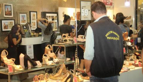 Procon notifica lojas por ausência de preços antes da Black Friday em Manaus