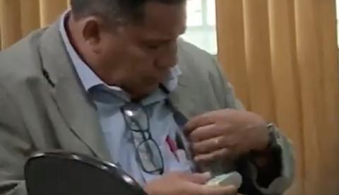 VÍDEO: Vereador de Iranduba é preso em flagrante cobrando R$ 5 mil em propina