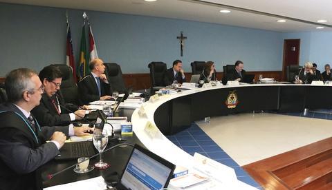 Em Manaus, TCE reprova contas do Chapôt Prevost e mantém multa a Waldívia Alencar