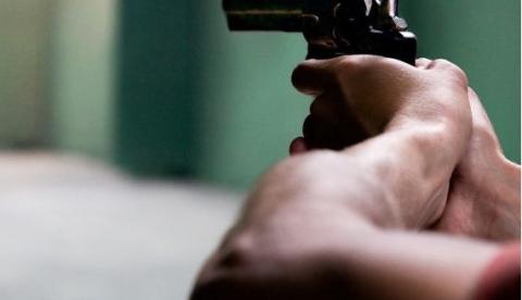 Motorista persegue e atropela criminosos após ser assaltado em Manaus