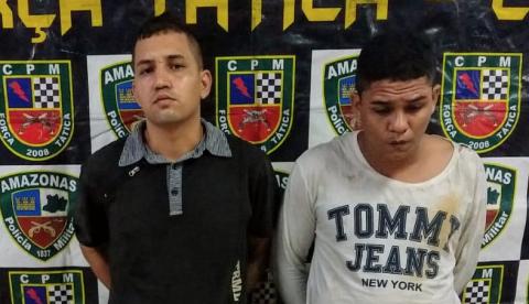 Em moto roubada, dupla colide com viatura da PM e acaba presa em Manaus