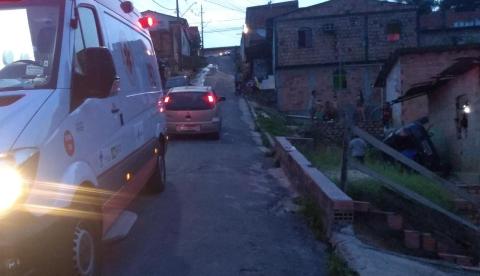 Carro de motorista de aplicativo capota e deixa cinco feridos em Manaus 