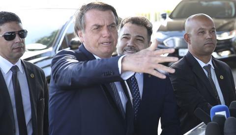 Bolsonaro contradiz Trump e nega que Brasil desvalorize o real