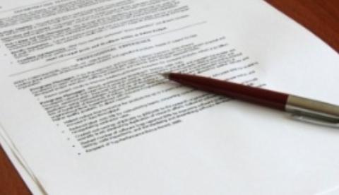 Mulher é presa por mentir no currículo em vaga com salário de R$ 770 mil 