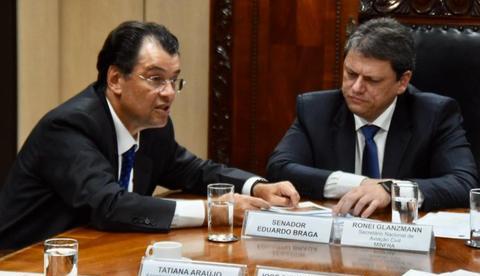 Senador Eduardo Braga anuncia obras de melhorias em aeroportos do Amazonas