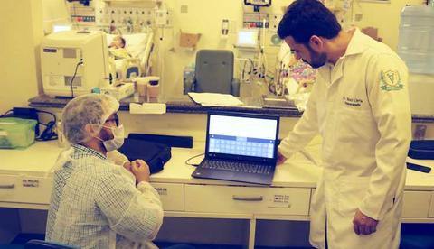 Em Manaus, paciente da FCecon usa tecnologia para se comunicar