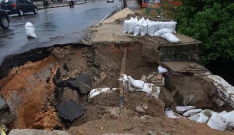 Cratera deixa trânsito complicado na avenida Djalma Batista