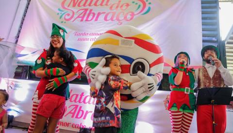 Mercado Municipal Adolpho Lisboa tem manhã de encanto, magia e alegria com o ‘Natal do Abraço’