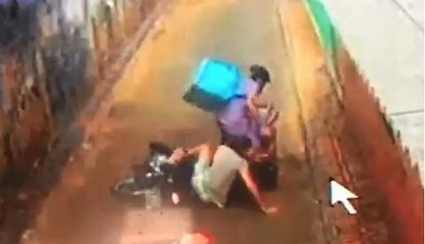 Entregador reage a assalto e luta contra bandidos: ‘marmita entregue intacta’