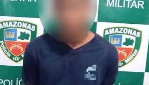 Com 'peixeira' e arma falsa, homem é preso após roubar drogaria em Manaus