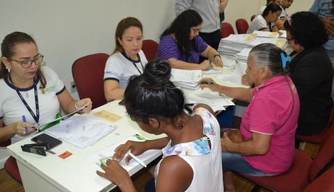 Moradores desalojados pelo Prosamim recebem indenização em Manaus