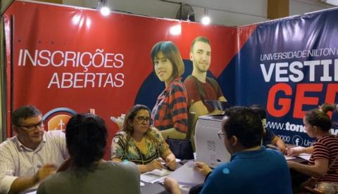 Universidade Nilton Lins convoca aprovados pelo Bolsa Universidade para inscrições 
