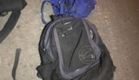 Bandidos atrapalhados abandonam moto e mochila cheia de objetos roubados em arrastão em Manaus