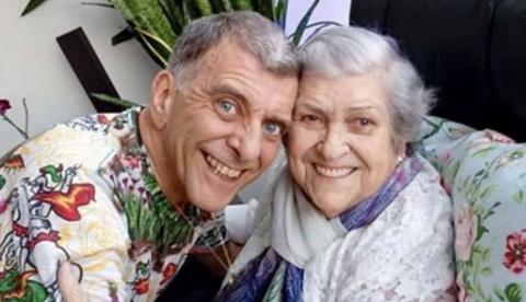 Mãe de Jorge Fernando é internada em CTI dois meses após morte do diretor