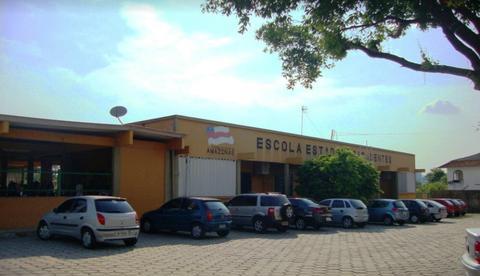 Seduc informa transferência de alunos de escola que passará para regime militar em Manaus 