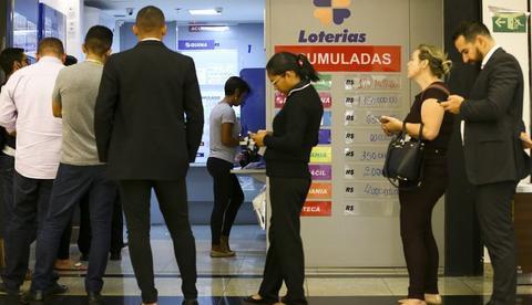 Apostas de R$ 210 milhões na segunda-feira são recorde na Mega da Virada