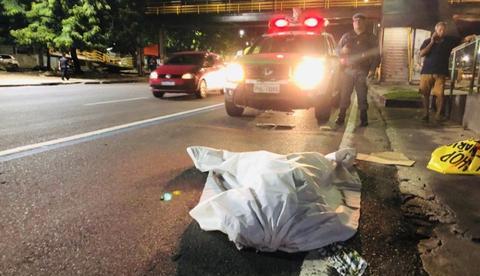 Homem morre atropelado no Ano Novo ao atravessar avenida em Manaus