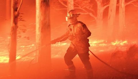 Austrália autoriza retirada de pessoas à força de regiões incendiadas