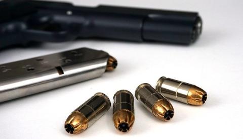 Trio é preso suspeito de porte ilegal de arma e com duas motos adulteradas